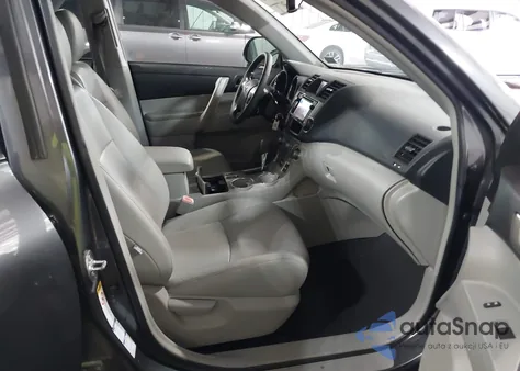 2013 Toyota Highlander Se V6 z USA, uszkodzony, nr VIN 5TDBK3EH8DS278103